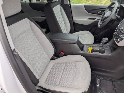 Used 2023 Chevrolet Equinox LS w/ LS Convenience Package image 4
