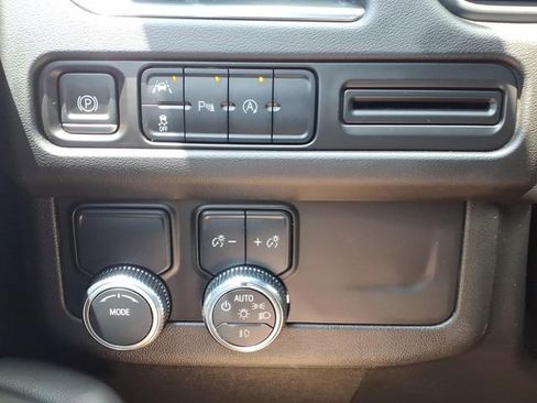 Used 2023 GMC Yukon SLE RWD image 21