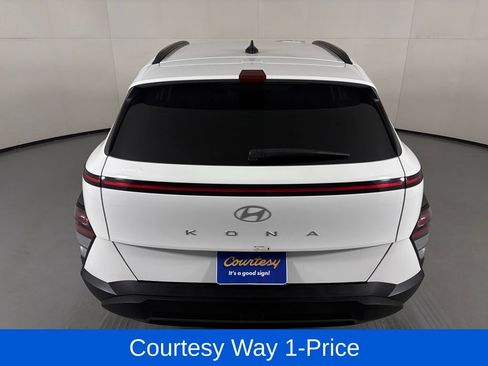 Used 2025 Hyundai Kona SEL FWD image 9