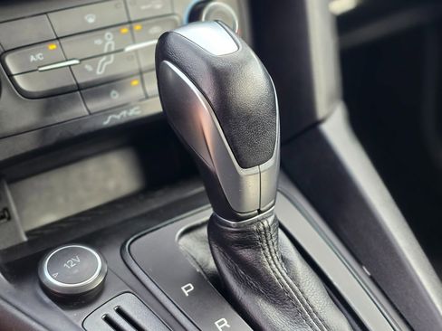 Used 2016 Ford Focus SE w/ SE Sport Package image 39