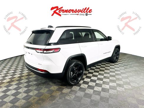 New 2025 Jeep Grand Cherokee Altitude image 7