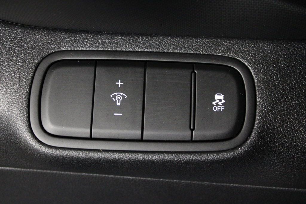 Certified 2026 Hyundai Venue SEL FWD image 25