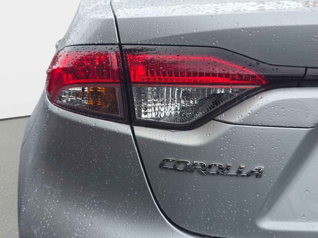 Used 2021 Toyota Corolla LE w/ Carpet Mat Package (TMS) FWD image 34