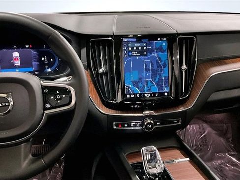 Certified 2023 Volvo XC60 B5 Ultimate w/ Climate Package image 7