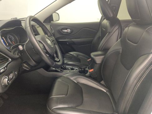 Used 2020 Jeep Cherokee Latitude Plus FWD image 17