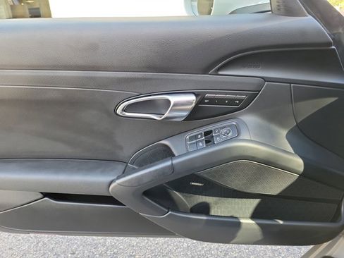 Used 2021 Porsche 718 Boxster image 25