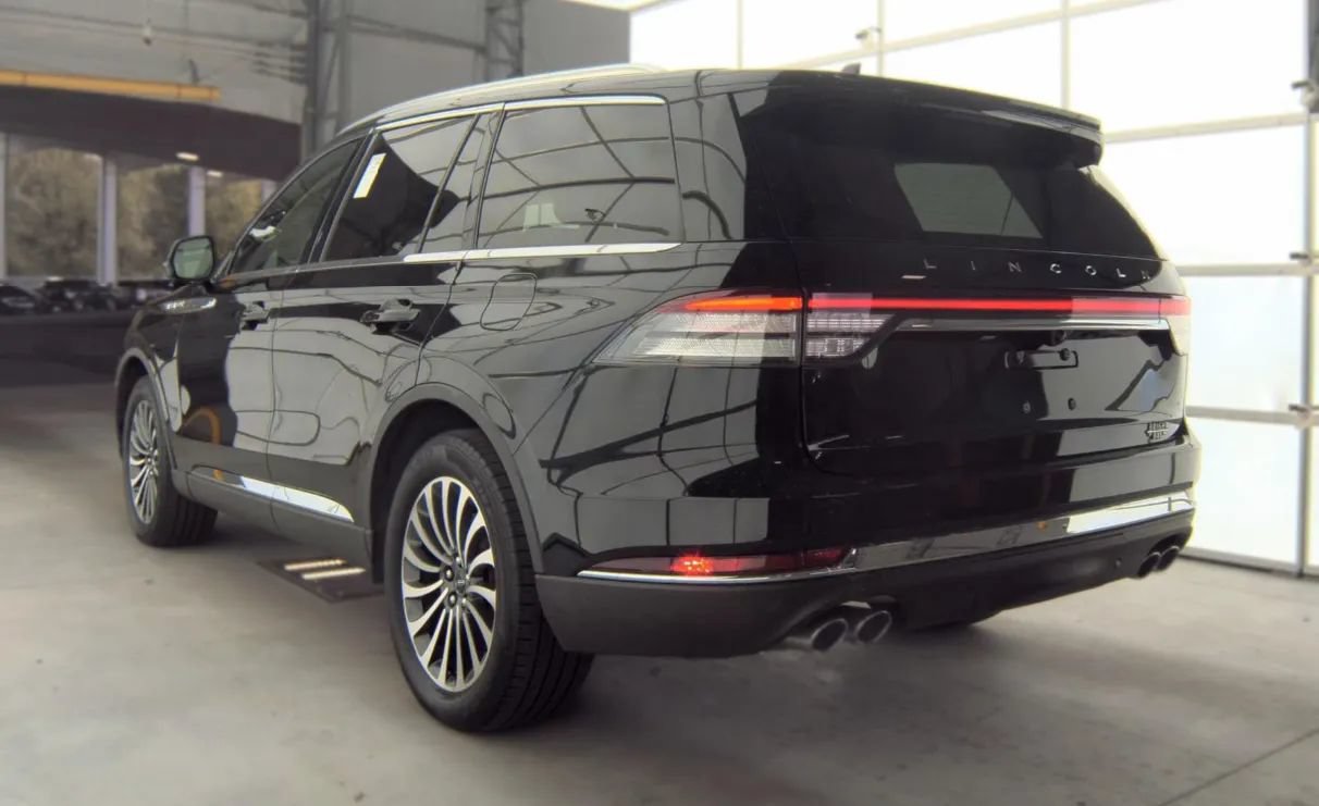 Used 2022 Lincoln Aviator AWD w/ Premium Package image 4