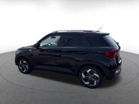 Used 2026 Hyundai Venue SEL FWD image 8