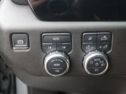 Used 2025 GMC Sierra 1500 SLT AWD/4WD image 31