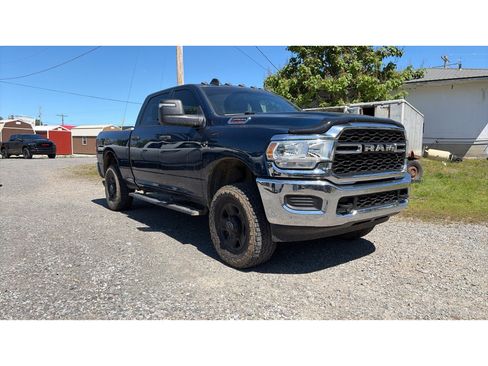 Used 2024 RAM 2500 Tradesman w/ Chrome Appearance Group AWD/4WD image 2