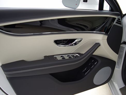 Certified 2023 Bentley Flying Spur Plug-In Hybrid AWD/4WD image 41