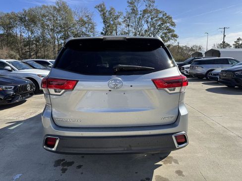 Used 2017 Toyota Highlander Limited image 21