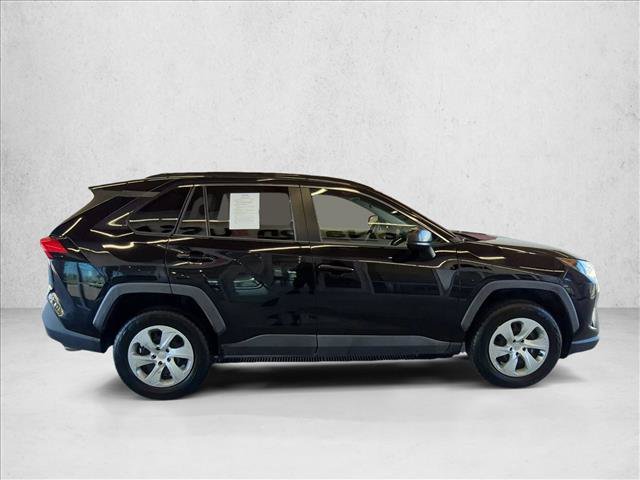 Used 2019 Toyota RAV4 LE FWD image 4