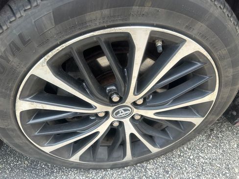 Certified 2018 Toyota Camry SE w/ Moonroof Package FWD image 10