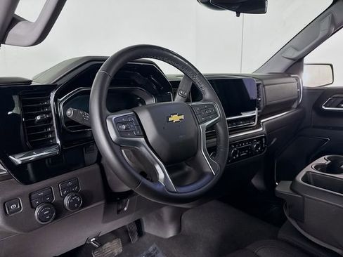 Used 2024 Chevrolet Silverado 1500 LT image 9