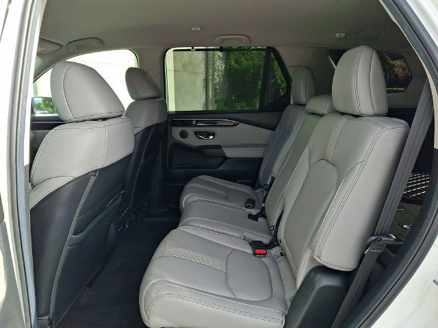 Used 2025 Honda Pilot EX-L image 10