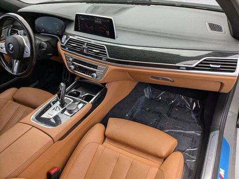 Used 2022 BMW 740i w/ M Sport Package RWD image 23