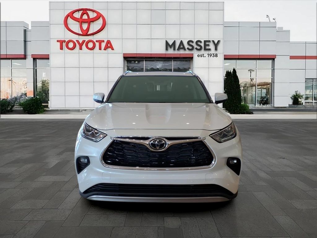 New 2026 Toyota Highlander Platinum AWD/4WD image 2