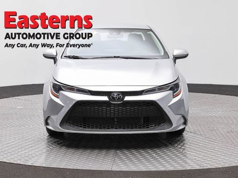 Used 2022 Toyota Corolla LE FWD image 2
