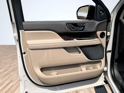 Used 2022 Lincoln Navigator Reserve AWD/4WD image 17