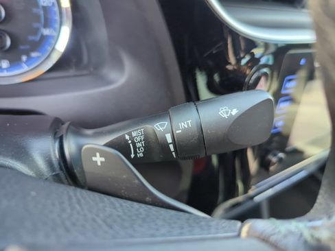 Used 2017 Toyota Corolla SE image 12