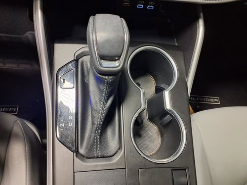 Used 2023 Toyota Highlander XLE image 18