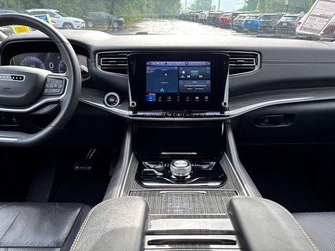 Used 2022 Jeep Wagoneer Series II AWD/4WD image 19