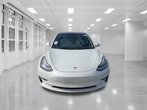 Used 2020 Tesla Model 3 Standard Range Plus RWD image 2