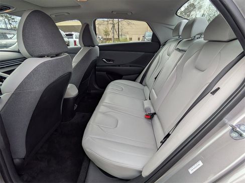 Certified 2025 Hyundai Elantra Limited image 12