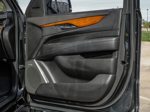 Used 2017 Cadillac Escalade Luxury image 51