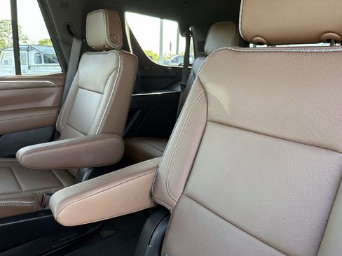 Used 2024 Chevrolet Tahoe High Country AWD/4WD image 15