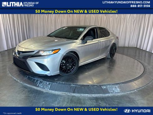 Used 2018 Toyota Camry SE w/ Moonroof Package FWD image 1