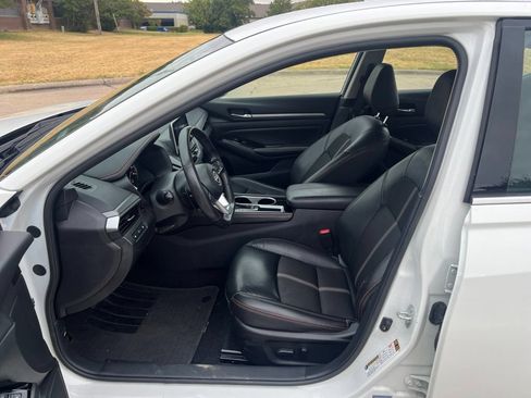 Used 2024 Nissan Altima 2.5 SR FWD image 3