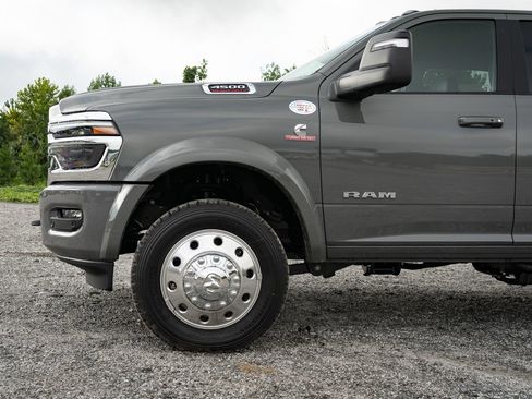 New 2026 RAM 4500 4x4 Crew Cab DRW w/ Laramie Trim Package image 11