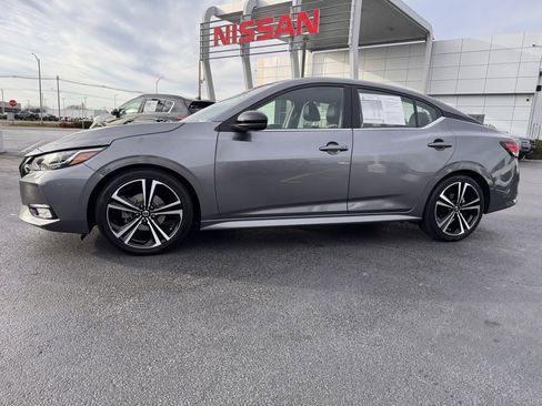 Used 2022 Nissan Sentra SR w/ SR Premium Package image 2