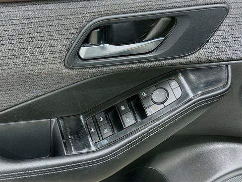 Used 2023 Nissan Rogue SV image 17