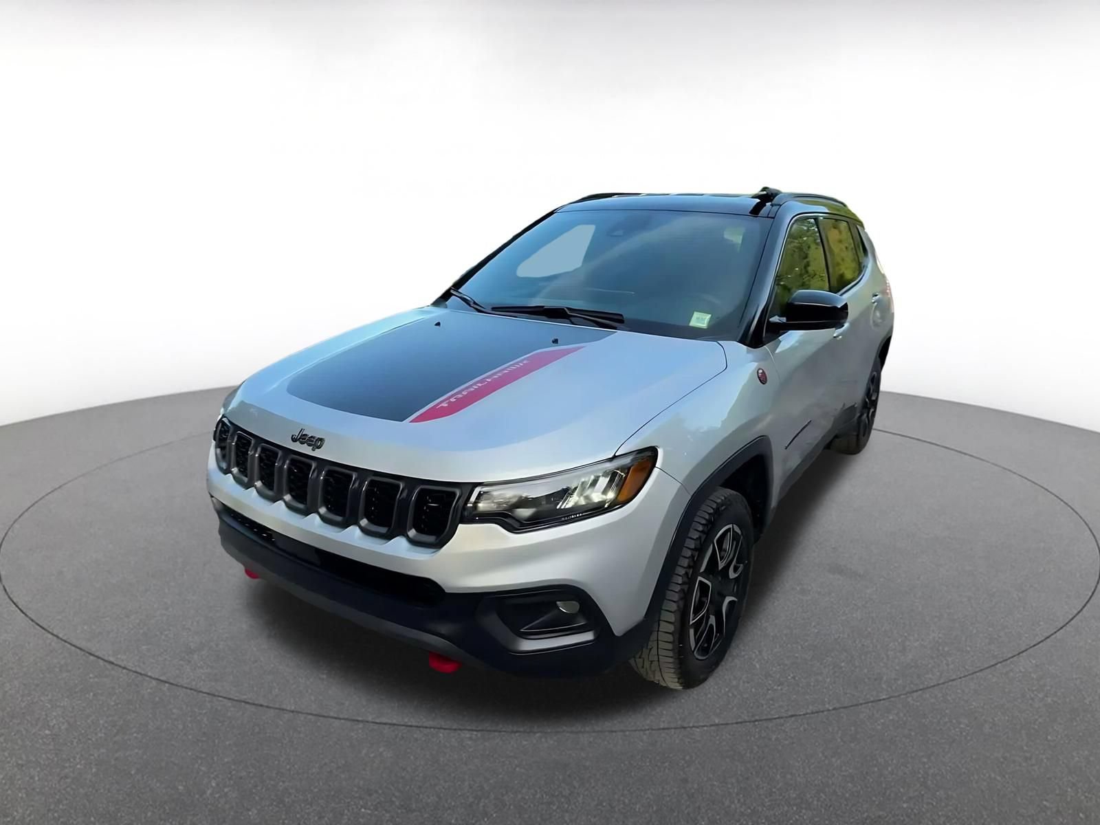 Used 2025 Jeep Compass Trailhawk AWD/4WD image 4