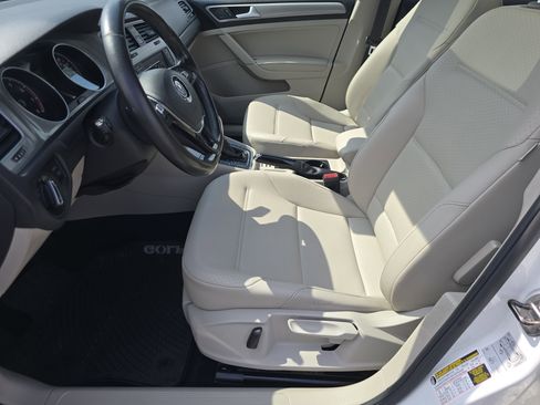 Used 2016 Volkswagen Golf SE image 18