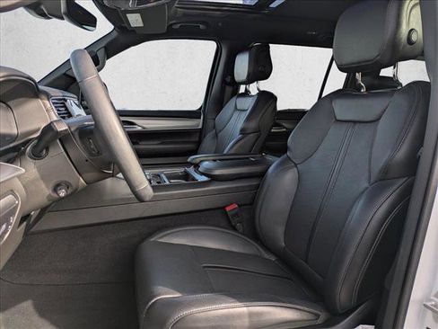 Used 2024 Jeep Wagoneer L Series II image 16