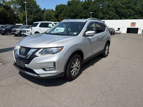 Used 2018 Nissan Rogue SV w/ Premium Package AWD/4WD image 3