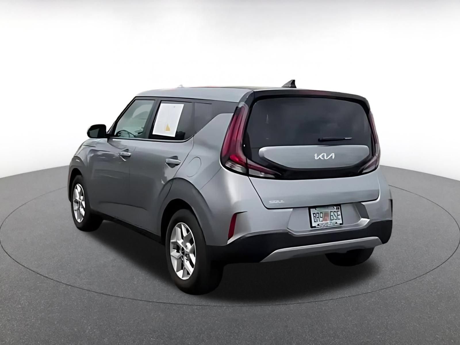Used 2025 Kia Soul LX w/ LX Technology Package FWD image 10