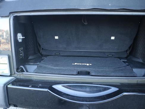 Used 2015 Jeep Wrangler Sport image 25