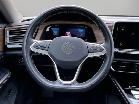 Used 2024 Volkswagen Atlas SE image 11