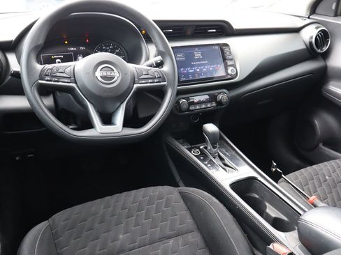 Used 2022 Nissan Kicks SV FWD image 4