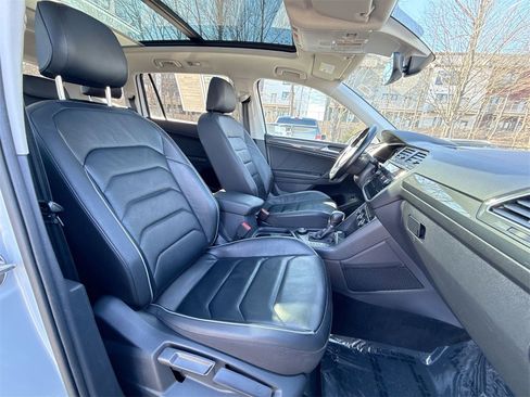 Used 2019 Volkswagen Tiguan SEL Premium image 25