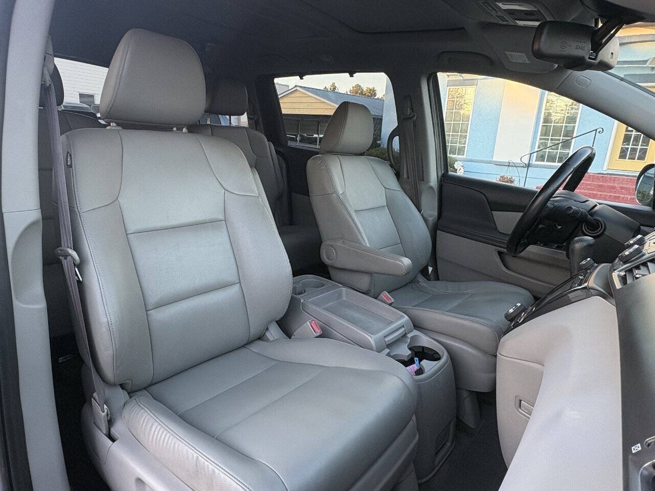 Used 2016 Honda Odyssey Touring Elite image 25