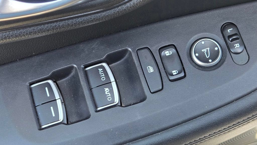 Used 2024 Honda HR-V EX-L image 16