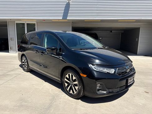 Used 2025 Honda Odyssey EX-L image 3
