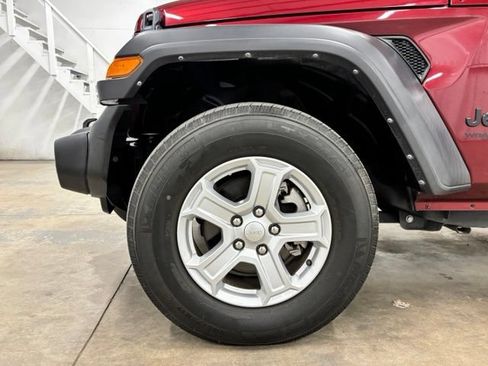 Used 2022 Jeep Wrangler Unlimited Sport AWD/4WD image 9