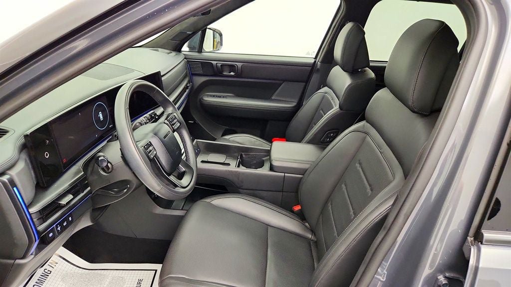 Used 2025 Hyundai Santa Fe Calligraphy AWD/4WD image 19